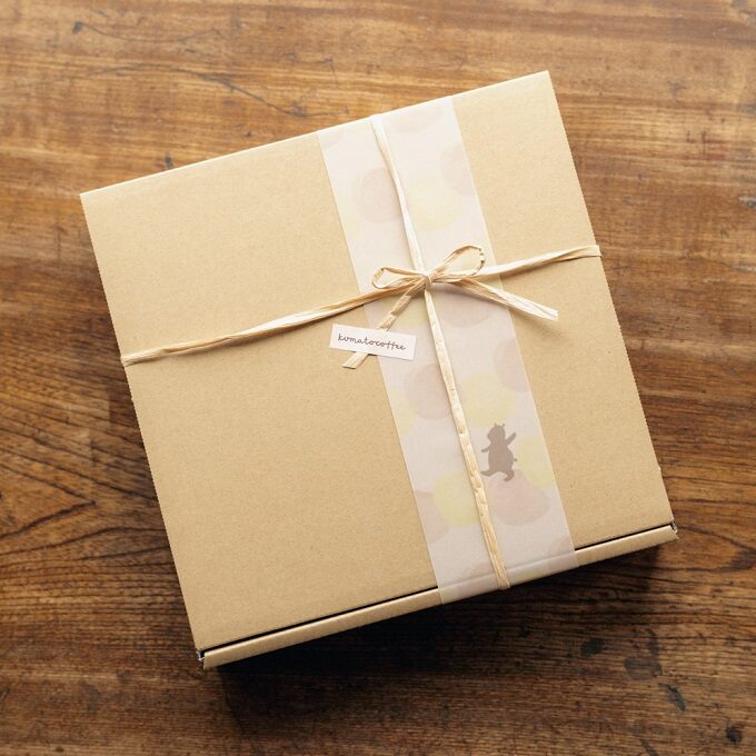 クラフトボックスに包まれたギフト