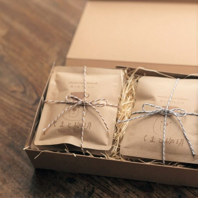 クラフトボックスに包まれたドリップバッグのギフト